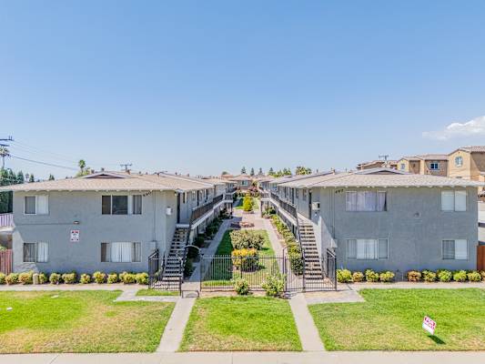 Riverside Ave Apts property
